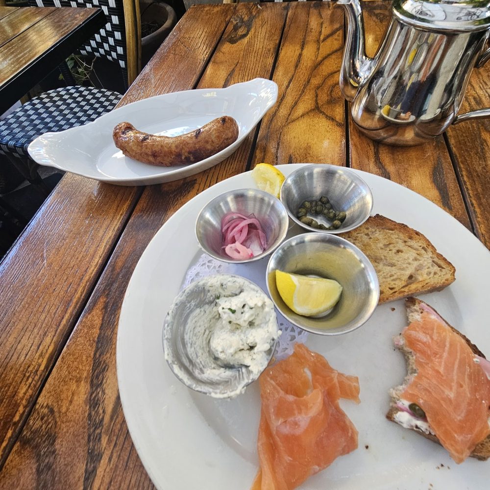 Café Chelsea - Saumon fumé and chicken sausage side - French Near Me - New York, New York
