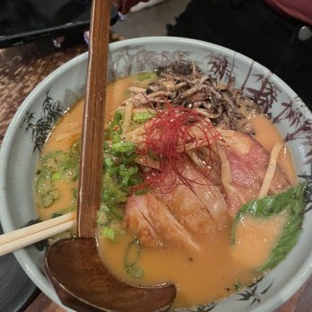DOMU - CURRY  SPICY CHICKEN BROTH, FRIED CHICKEN THIGH, JAPANESE BEECH MUSHROOMS, MENMA, THAI BASIL, SCALLIONS, THAI CHILI PASTE - Ramen Near Me - Orlando, Florida