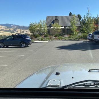 Irvine & Roberts Vineyards - Wine Tours Near Me - Ashland, Oregon