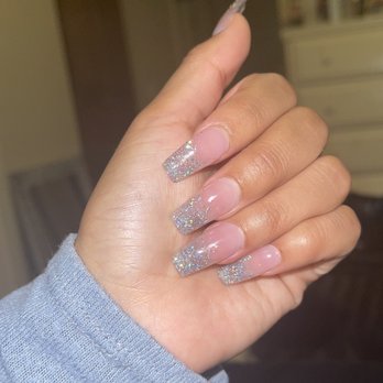 Lavish Nails & Lashes - Nail Salons Near Me - Carpinteria, California