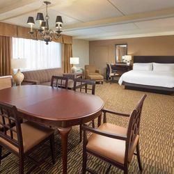 Holiday Inn Executive Center - Guest room