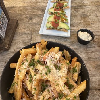 Sunsets Bar - American Near Me - Capistrano Beach, California