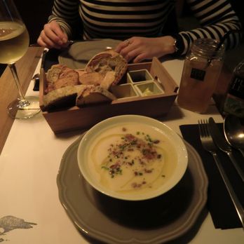 Os Bons Malandros - Cauliflower Soup and Bread Selection - Gastropubs Near Me - Lisbon, 11