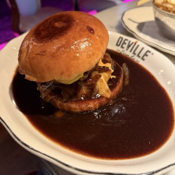 Deville Dinerbar - paris number 7 burger - Diners Near Me - Montreal, Quebec