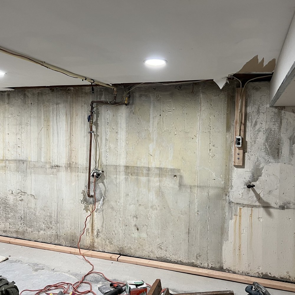Hobiza Contractor - Before. Nasty ugly wall. - Painters Near Me Hobiza Contractor - Before. Nasty ugly wall. - Painters Near Me