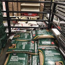 Tractor Supply - Guinea pig base layer bedding (pine pellets).