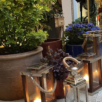 FLOW - Outside decor - Mediterranean Near Me - Porto, 13