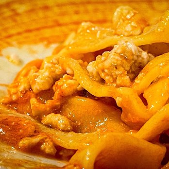Culinaria - Fettuccine with chicken after mixed. The sauce is under the noodles when you get it. Delicious meal. - Italian Near Me - Rome, RM Culinaria - Fettuccine with chicken after mixed. The sauce is under the noodles when you get it. Delicious meal. - Italian Near Me - Rome, RM
