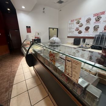 Cold Stone Creamery - Counter - Ice Cream & Frozen Yogurt Near Me - Lexington, Kentucky Cold Stone Creamery - Counter - Ice Cream & Frozen Yogurt Near Me - Lexington, Kentucky