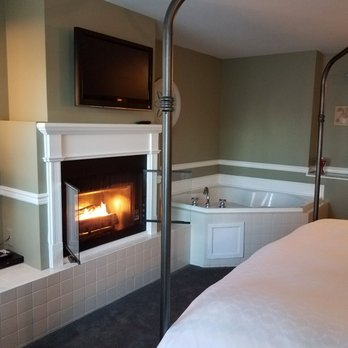 Wild Iris Inn - Deluxe King Suite - Bed & Breakfast Near Me - LaConner, Washington Wild Iris Inn - Deluxe King Suite - Bed & Breakfast Near Me - LaConner, Washington