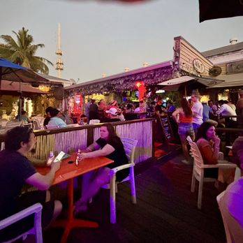 Willie T's - Open air seating - Bars Near Me - Key West, Florida Willie T's - Open air seating - Bars Near Me - Key West, Florida