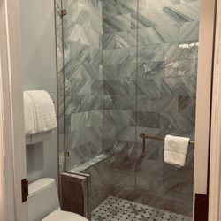 The William Boerne - Shower