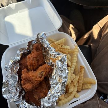 Emilio's Pizza - 6 pc Buffalo wings - Pizza Near Me - Burbank, Illinois Emilio's Pizza - 6 pc Buffalo wings - Pizza Near Me - Burbank, Illinois