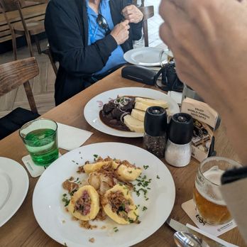 Základna - Potatoes & bread with braised beef with delicious gravy - Bars Near Me - Prague, Puerto Rico Základna - Potatoes & bread with braised beef with delicious gravy - Bars Near Me - Prague, Puerto Rico