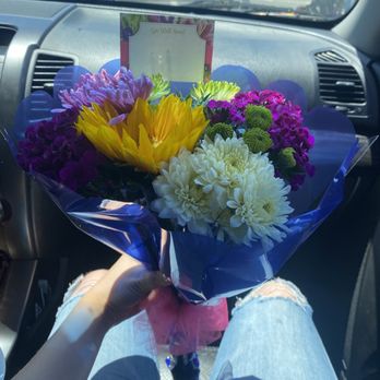 Fresh Cut Flowers - 10.99 bouquet - Florists Near Me - Westminster, California Fresh Cut Flowers - 10.99 bouquet - Florists Near Me - Westminster, California