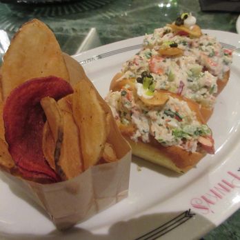Pinky's By Vanderpump - Mini Lobster Rolls and chips - Cocktail Bars Near Me - Las Vegas, Nevada