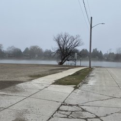 Paddler's Park - Parking lot for park