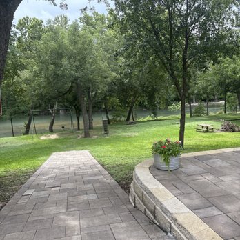 Horseshoe Riverside Lodge - River access - Hotels Near Me - Canyon Lake, Texas Horseshoe Riverside Lodge - River access - Hotels Near Me - Canyon Lake, Texas