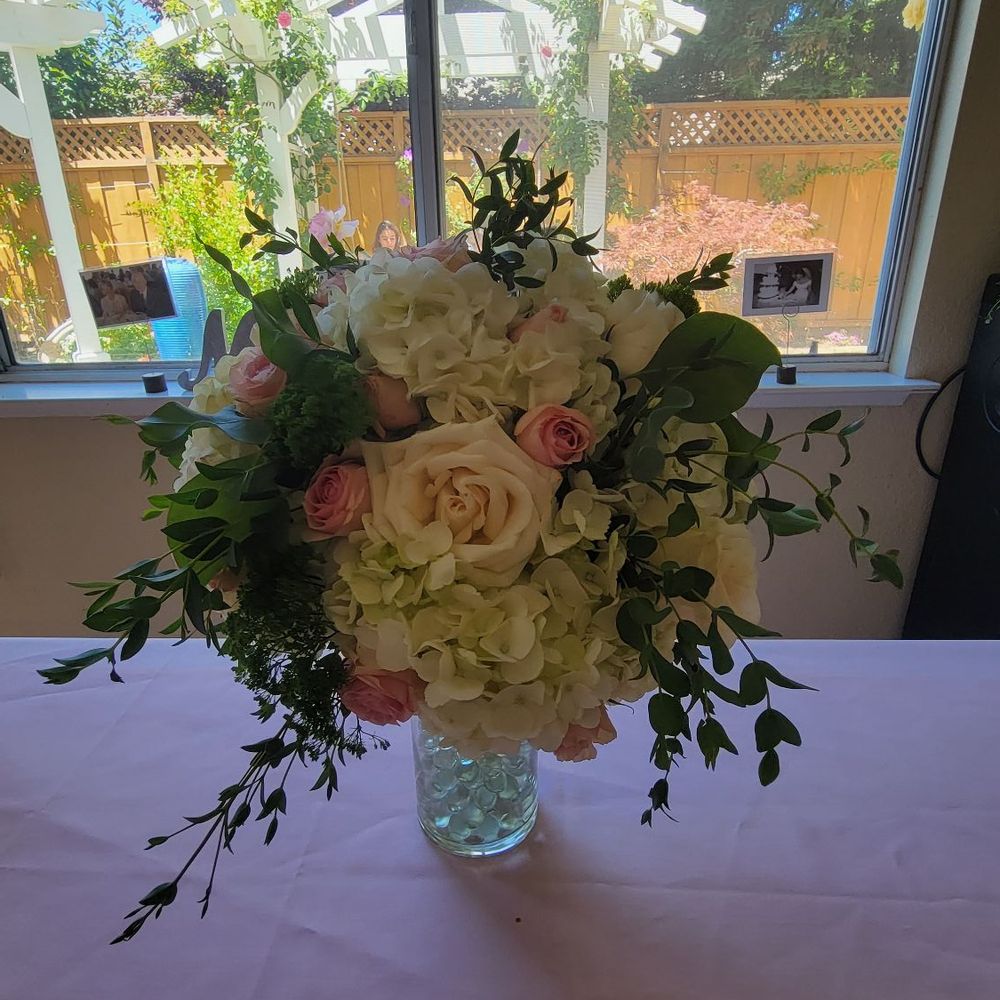 Events By Suzie - Beautiful romantic table centerpiece. - Wedding Planning Near Me - Alameda, California Events By Suzie - Beautiful romantic table centerpiece. - Wedding Planning Near Me - Alameda, California