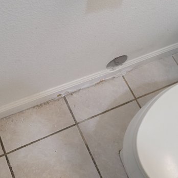 Pacifica Beach Hotel - Dirt tile and pealing paint in the restroom - Hotels Near Me - Pacifica, California