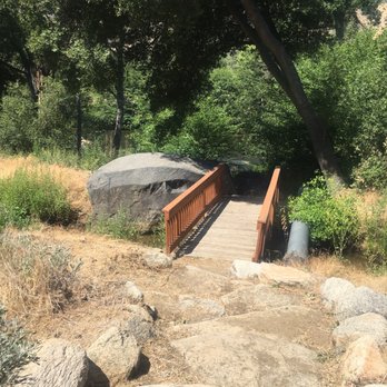 Whispering Pines Lodge - Hotels Near Me - Kernville, California
