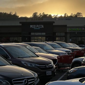 MOD Pizza - View from parking lot - Fast Food Near Me - Daly City, California