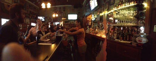 Henry's Uptown Bar by null