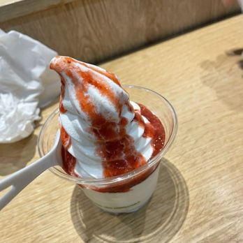 Nana's Green Tea - Vanilla soft serve cup with strawberry - Desserts Near Me - Bellevue, Washington