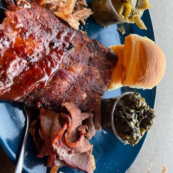 Central BBQ - Rib Combo Plate with brisket and Pulled Chicken - Barbeque Near Me - Memphis, Tennessee