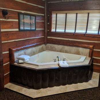 Stoney Creek Hotels - Johnston - Theme room with whirlpool at the cottages - Hotels Near Me - Johnston, Iowa Stoney Creek Hotels - Johnston - Theme room with whirlpool at the cottages - Hotels Near Me - Johnston, Iowa