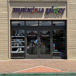 Mysterious Galaxy Bookstore - Next to a Smash Burger place I wish I went to.  Very clean and tidy.