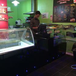 Alpino Gelato - Alpino Gelato Specialised in Making Fresh Waffles, Hot Cookie Dough, Thick Milkshakes, Smoothies, Cakes, Puddings, sundaes, Gelato Ice Cream
