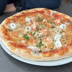 Strand No.1 Restaurant & Hotel - Pizza Frutti di Mare