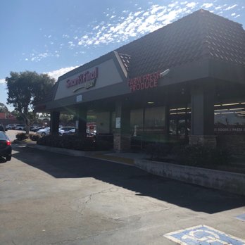 Smart & Final Extra! - the outside of a fast food restaurant - Grocery Near Me - Vista, California