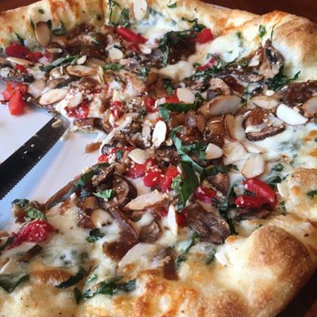 Paesanos - vegetarian pizza - Italian Near Me - Davis, California