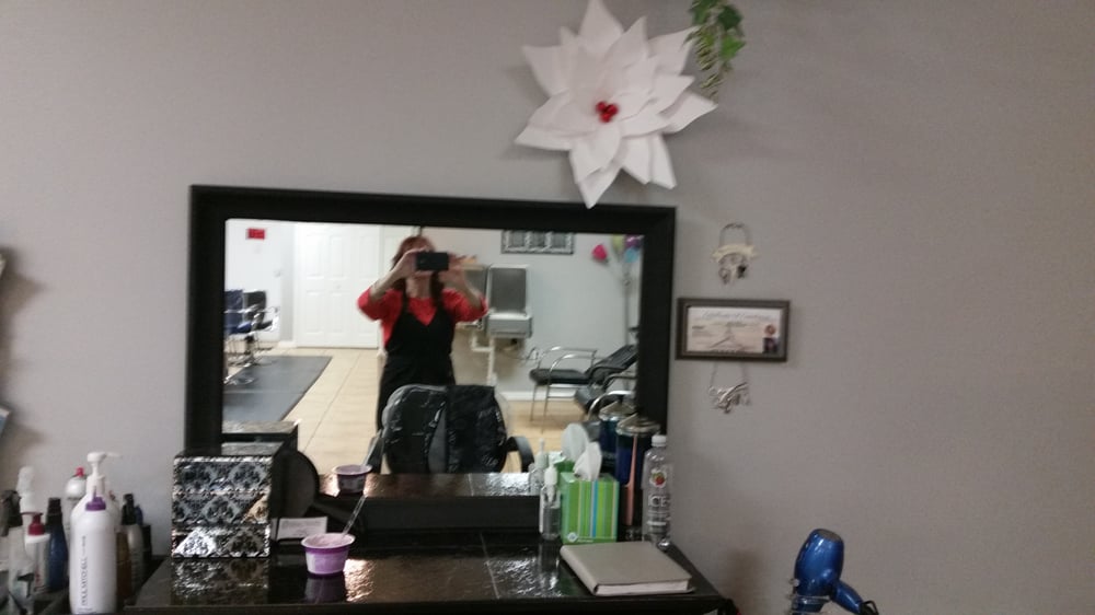 Elena's salon Image