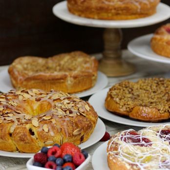 Vons - a variety of pastries on plates - Grocery Near Me - San Diego, California Vons - a variety of pastries on plates - Grocery Near Me - San Diego, California