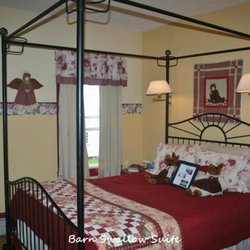 Mt Washington Bed & Breakfast - Barn Swallow Suite - has a sitting room, Queen size bed in the bedroom, and full bath.