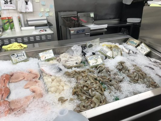 Lisa's Fish Market, 69-02 Myrtle Ave, Ridgewood, NY 11385, US