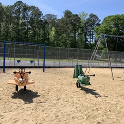 Rogers Memorial Park - Tennis court, swings