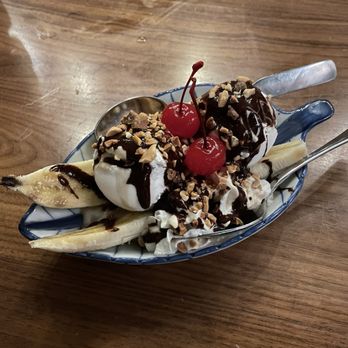 Lom Wong - Banana Split with coconut ice cream, thai chili chocolate, fish sauce caramel - Thai Near Me - Phoenix, Arizona Lom Wong - Banana Split with coconut ice cream, thai chili chocolate, fish sauce caramel - Thai Near Me - Phoenix, Arizona