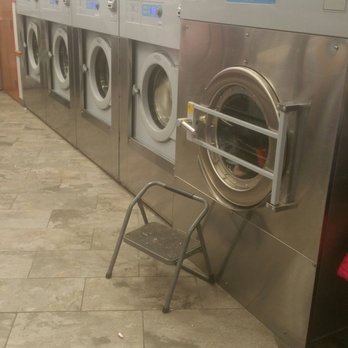 Sparkle Brite Laundromat - Waited 45 mins to use the large machine and 3  next to it because theres petty workers. - Laundromat Near Me - Lawrence, Massachusetts