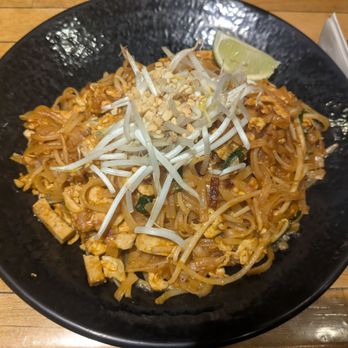 Saffron Thai - Pad-Thai Noodles (Chicken) - Thai Near Me - San Diego, California