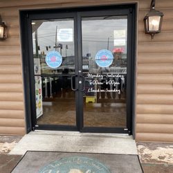 Holt’s Sweet Shop - Entrance and hours