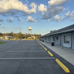 Royal Inn - Outside