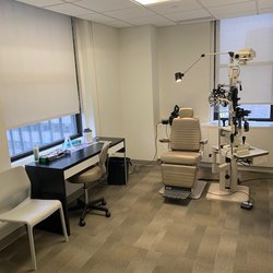 Dello Russo Laser Vision - Our patient exam rooms are spacious and comfortable!