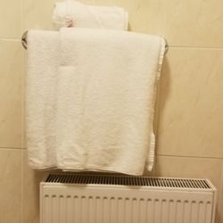Jim McGee's Bar & Lounge - Plenty of towels keeping warm over the heater.