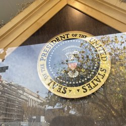 White House Gifts - Outside