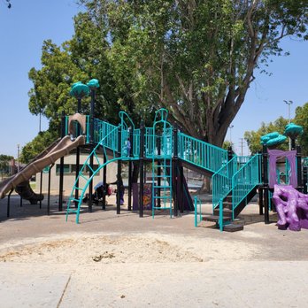 Somerset Park - The main playground play area - Parks Near Me - Long Beach, California
