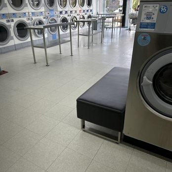 High Spin Wash & Dry - Chairs, tables - Laundromat Near Me - San Antonio, Texas High Spin Wash & Dry - Chairs, tables - Laundromat Near Me - San Antonio, Texas